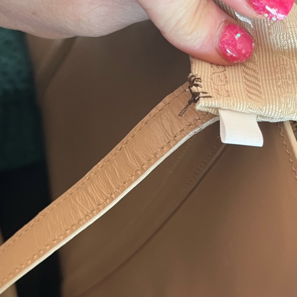 Prada Milano Cream colored Patent Shoulder Bag beautiful, classy and elegant - Picture 13 of 16